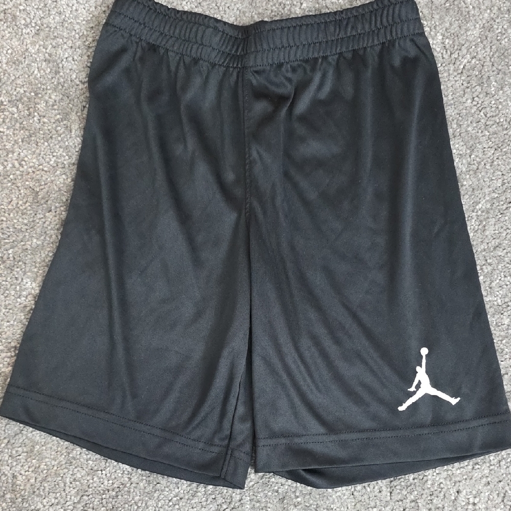 Boys Jordan shorts size 6-7